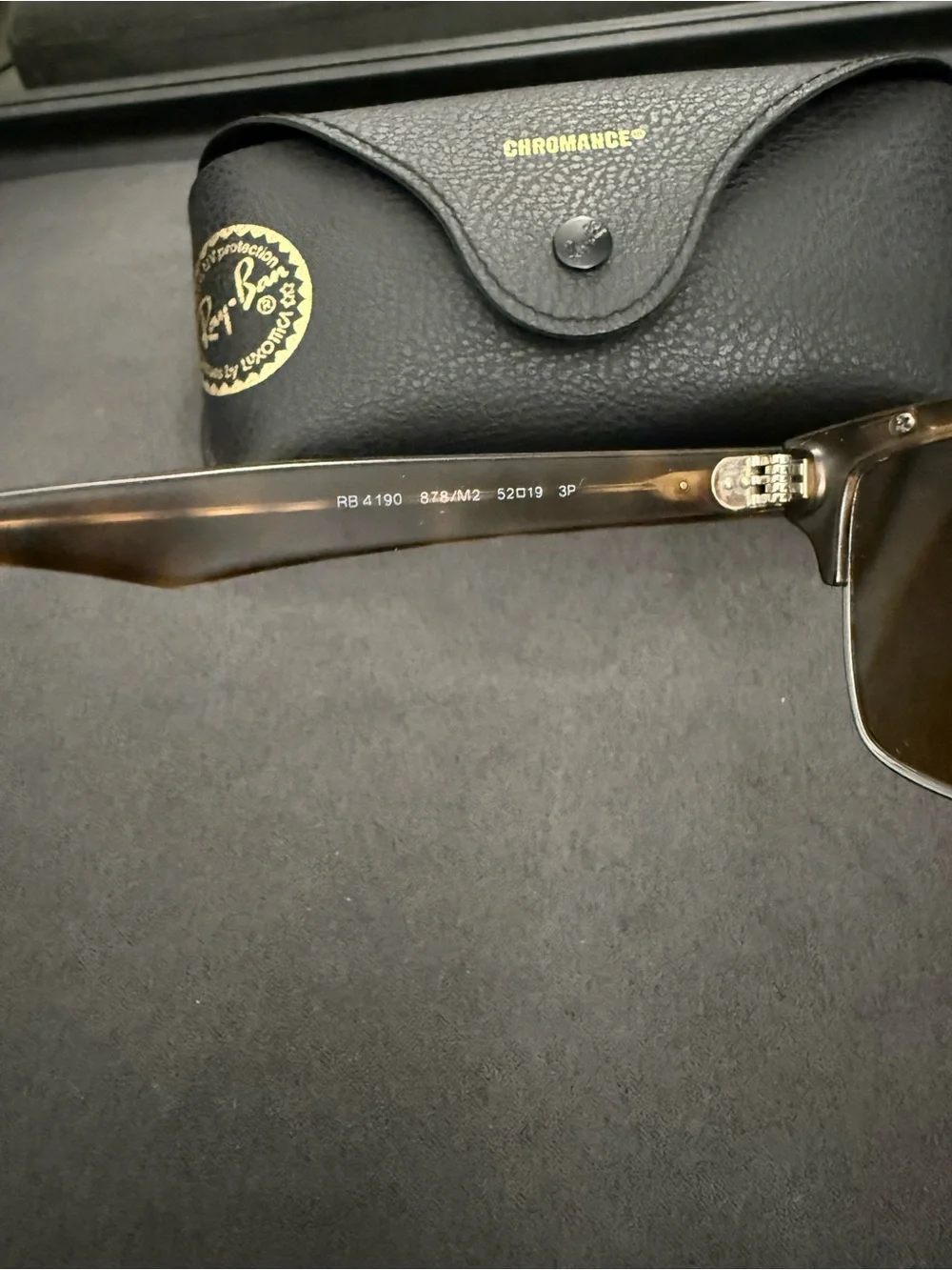 Ray-Ban Brown Gradient Lens Sunglasses with Black Case